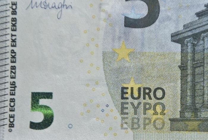Европейские деньги теперь на русском языке (3 фото)