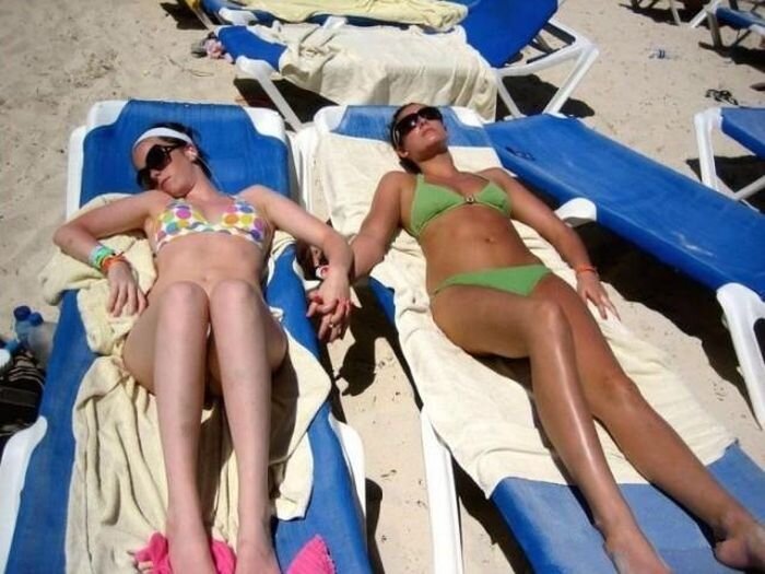 Раскрываем тему сисек (2 фото)