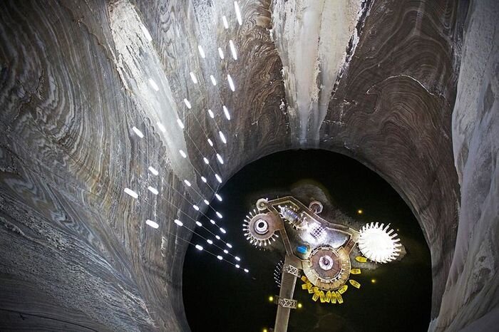 Гигантская соляная шахта (20 фото)