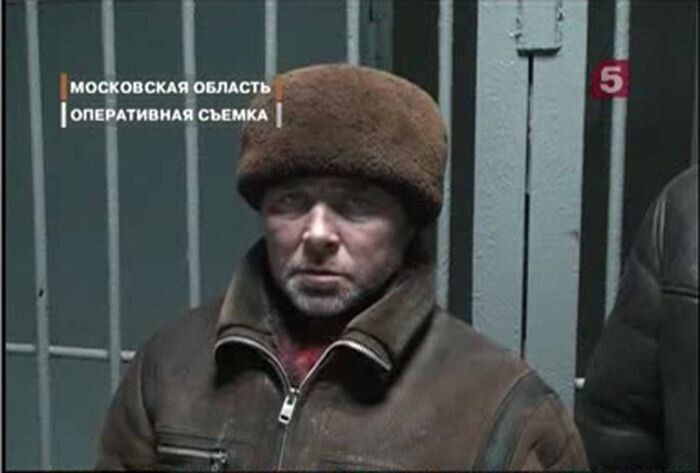 Бомжи разбирают авто (фото+видео)