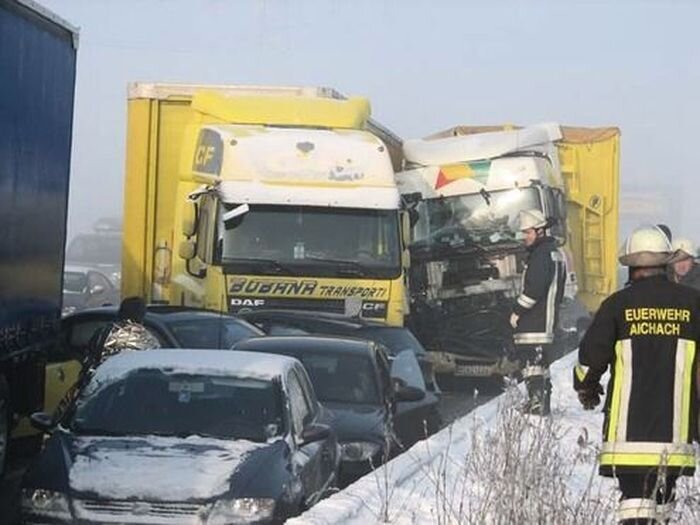 В Германии произошло ДТП с участием 200 машин (20 фото+видео)