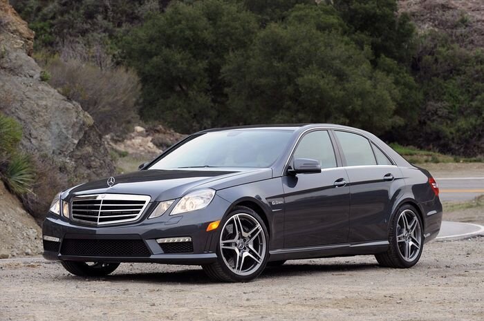 Дрифт на седане Mercedes E 63 AMG (77 фото+видео)