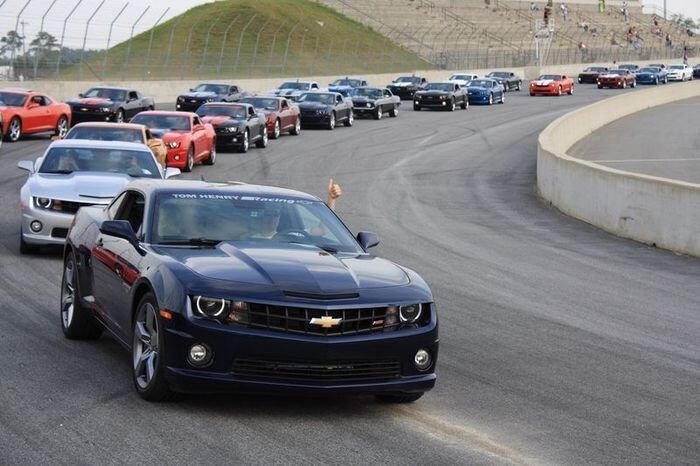 Большой слет владельцев Chevrolet Camaro (12 фото)