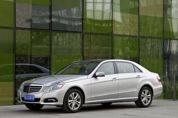 Mercedes E 300 L представили на Auto China 2010 (3 фото)