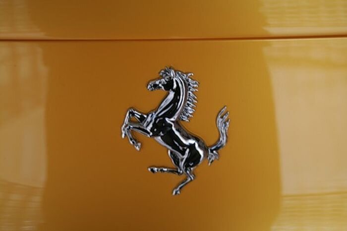Автомобильная Мекка - Галерея Ferrari (25 фото)