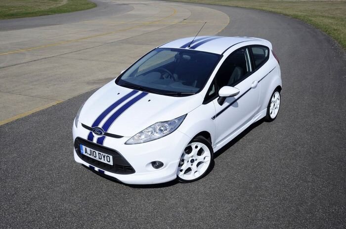 Ford Fiesta S1600 для Британии (6 фото)
