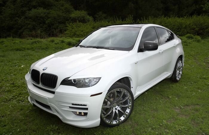 В ателье Status Design доработали кроссовер BMW X6 (32 фото)