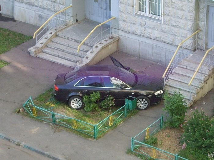 Парковка до характерного хруста (4 фото)