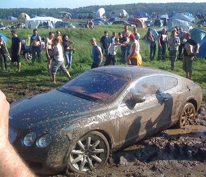 Как правильно разбить, а затем изговнять Bentley Continental GT (фото+2 видео)