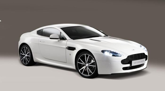 Новый Aston Martin V8 Vantage N420 (11 фото)