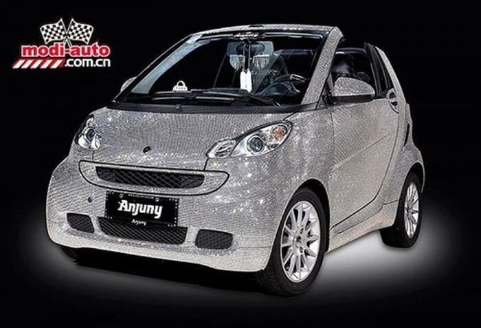 Сотни тысяч кристаллов Swarovski покрыли Smart (6 фото)