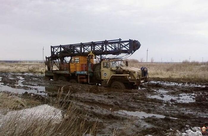 Суровые будни нефтедобытчиков (18 фото)