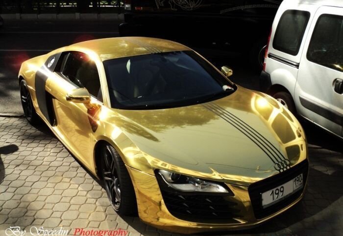 Золотая Audi R8 в Москве (4 фото)