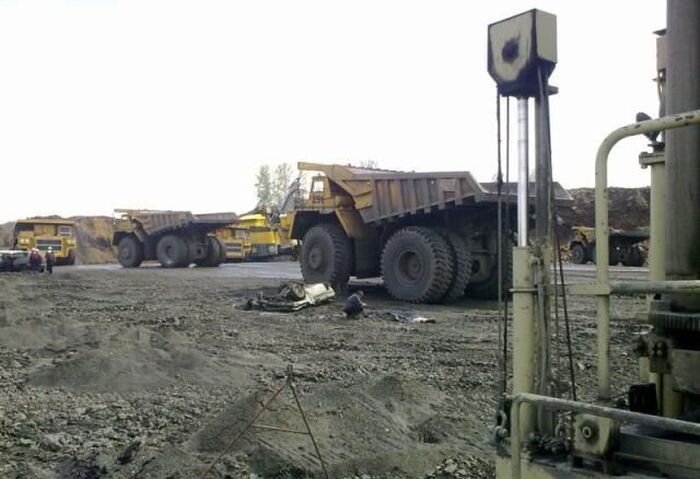 Жуткое ДТП на угольной шахте в Кемерово (7 фото)