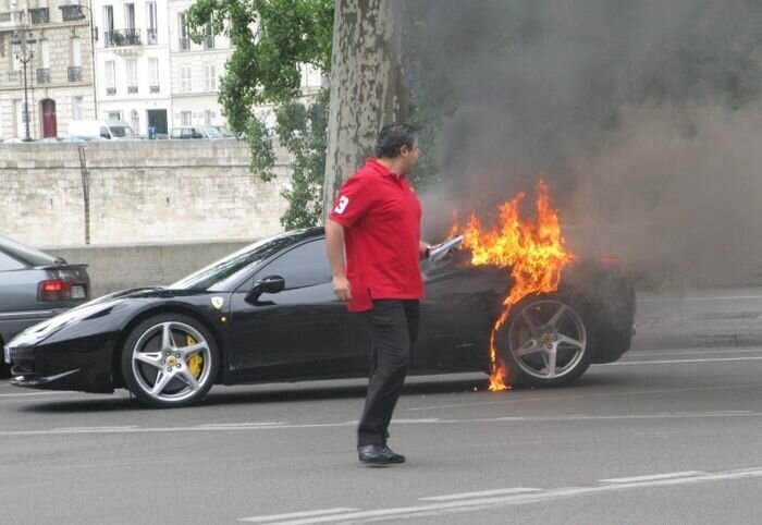 Возгорание Ferrari 458 (5 фото)