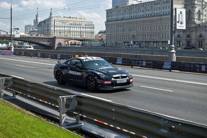 Автогонки в центре столицы (30 фото)