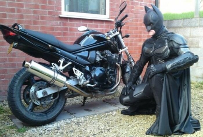 Байкерский экип в стиле Batman (8 фото)