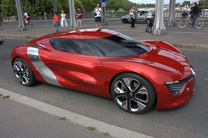 Концепт Renault DeZir на улицах Парижа (11 фото)