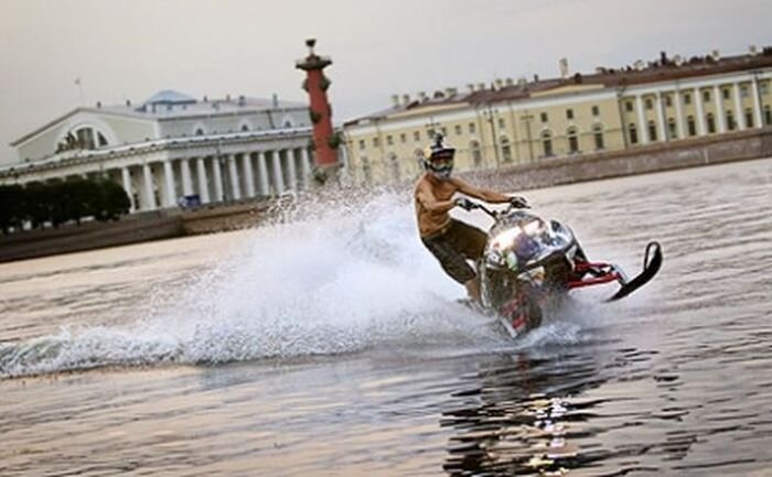 На снегоходе, летом, через р.Неву (7 фото+видео)