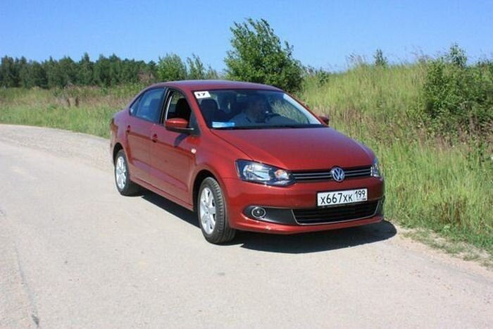 VW Polo sedan вишня