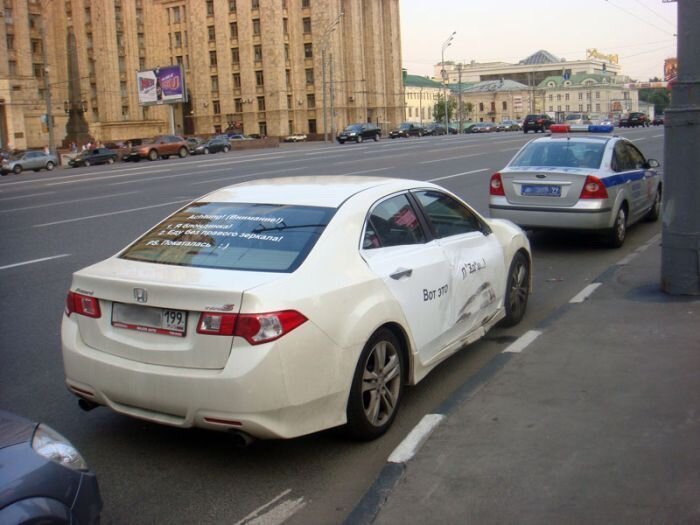 Веселая блондинка на Honda Accord (3 фото)