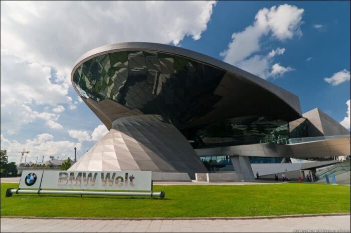 Мир техники BMW Welt (29 фото)