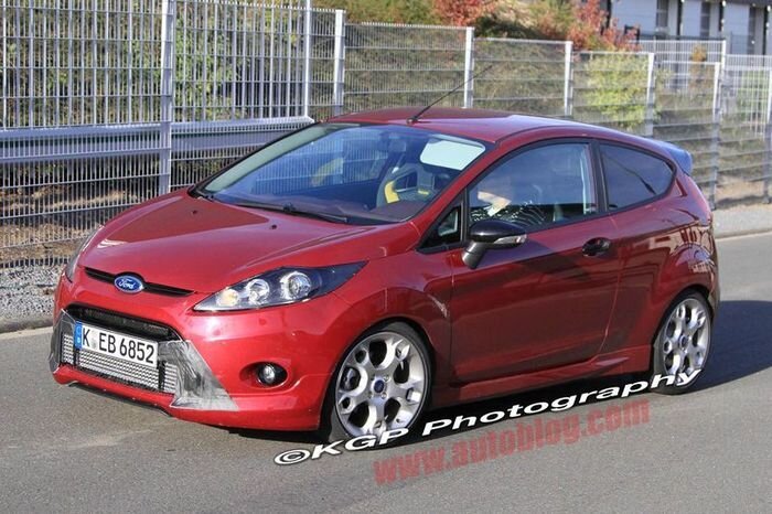 Заряженная Fiesta ST от компании Ford (8 фото)