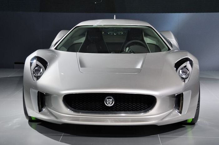 Новый супер-кар Jaguar C-X75 (17 фото)