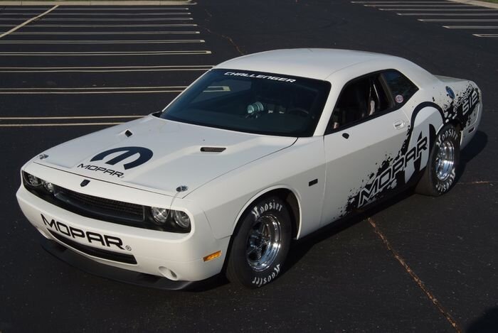 Mopar Challenger Drag Pak с двигателем V10 от Viper (10 фото)
