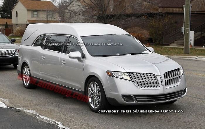 Lincoln MKT - лимузин для усопших VIP персон (9 фото)