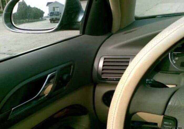 Что вы видите в отражении зеркала авто?:) (5 фото)