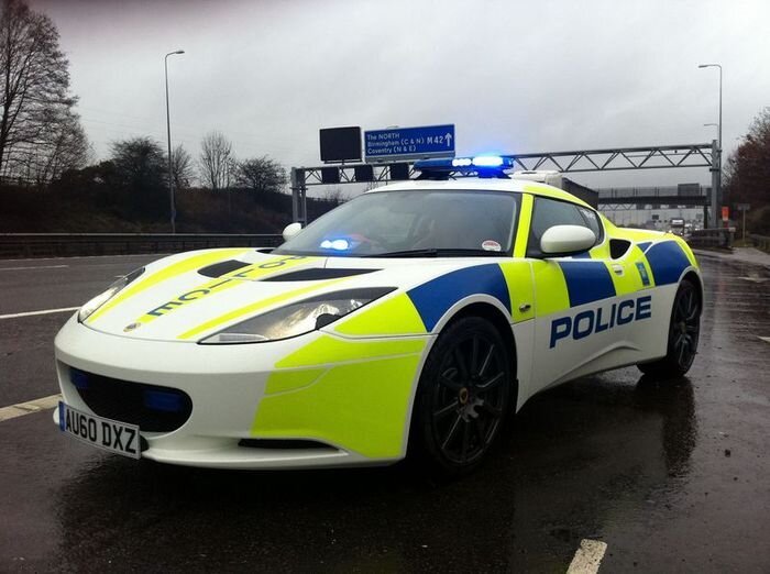 Британская дорожная полиция получила Lotus Evora (3 фото)