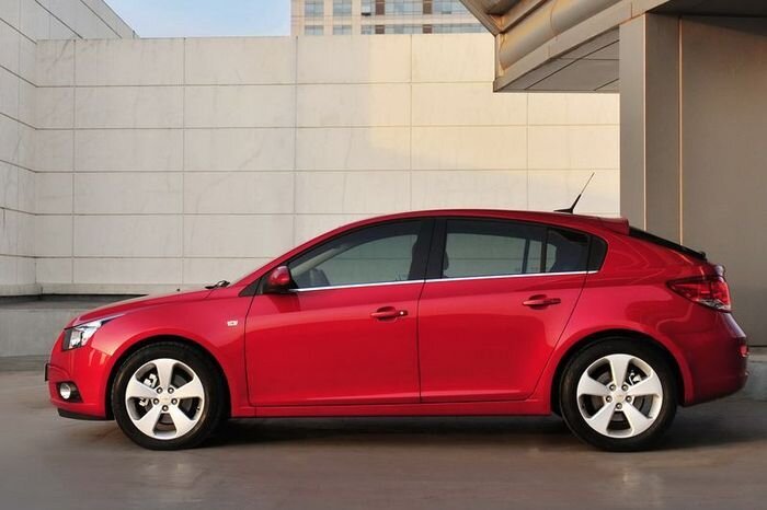 Первые официальные фото хэтчбека Chevrolet Cruze (5 фото)