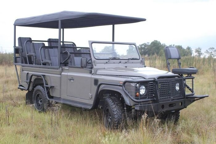 Электрический Land Rover Defender для сафари (2 фото)