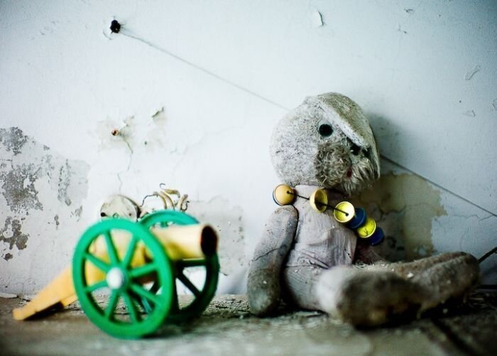 Игрушки Чернобыля (17 фото)