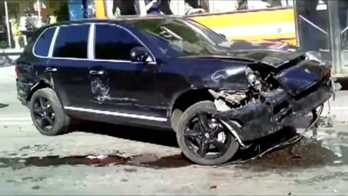 Студентка на Porsche Cayenne грубо нарушила ПДД (3 видео)