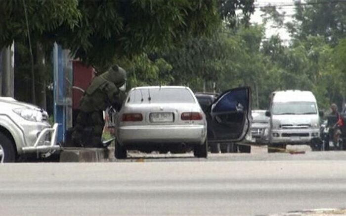 Взрыв автомобиля в Таиланде (7 фото+видео)