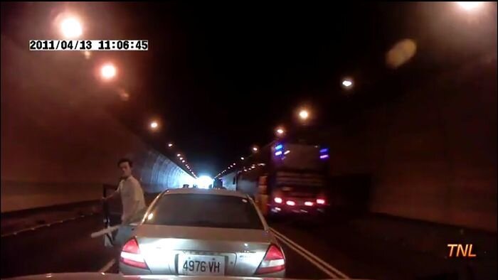 Подборка курьезов и аварий на азиатских дорогах (видео)