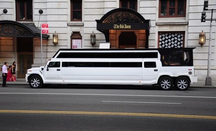 Необычный лимузин из Hummer H2 в Нью-Йорке (5 фото)