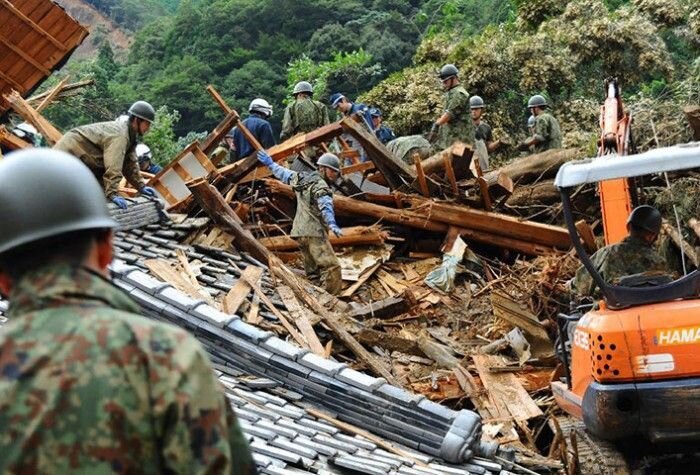 Увеличивается число жертв тайфуна «Талас» в Японии (11 фото)