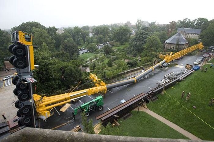 500-футовый  кран упал в Вашингтоне (52 фото)