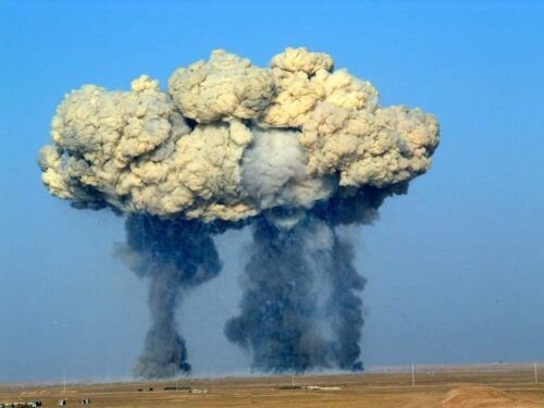  Иракские взрывы (4 фотографии)