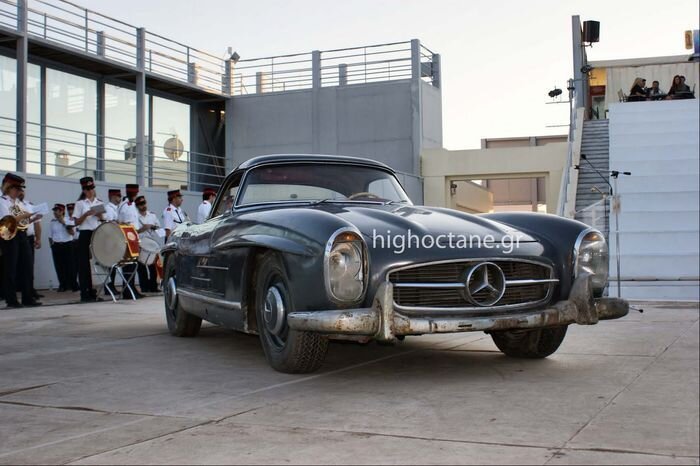 Mercedes-Benz 300 SL простоял в гараже 40 лет (11 фото)