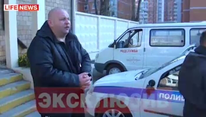 Голый мужик таранил машины в Москве (3 видео)