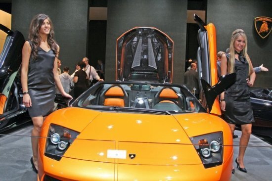 Девушки любят Lamborghini (5 фото)