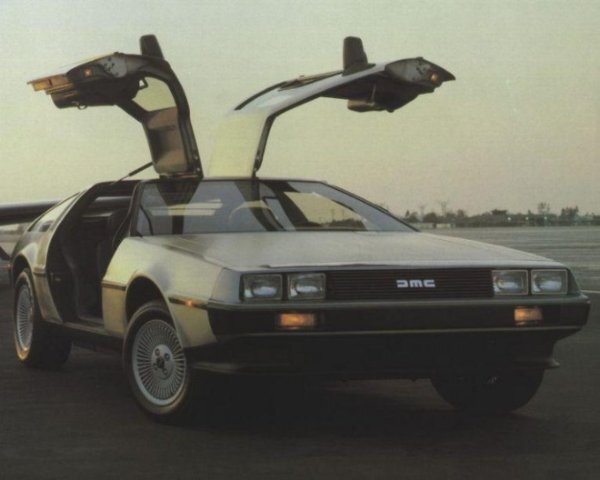 Знаменитый DeLorean DMC-12 (12 фото)