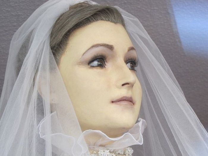 The Creepiest Mannequin Ever Lives in a Bridal Shop
