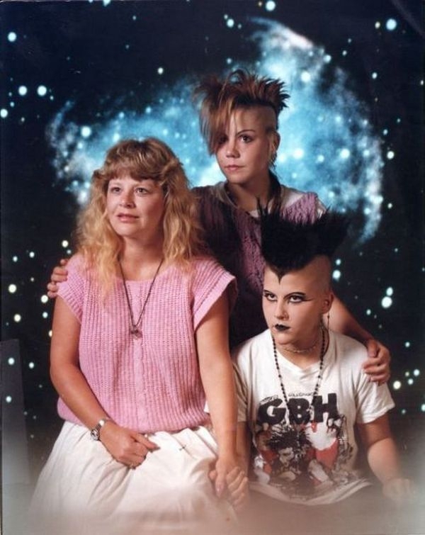 Funky Crazy Awkward Family Portraits for your LOLz 