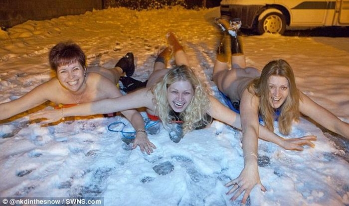 Naked People in the Snow 