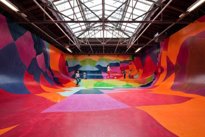 Creatively Displaying Art on Europe's Biggest Art Space